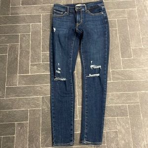 Levi’s style 711 size 26 ripped jeans